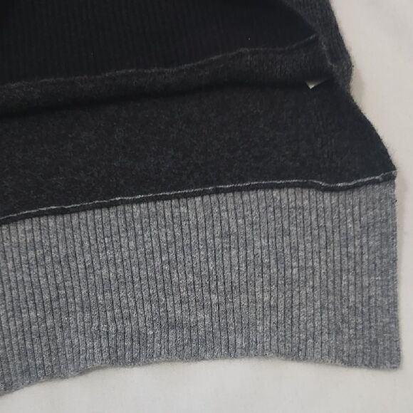 IN Cashmere Gray Crew Neck Sweater with Fine Knit Texture - Picture 6 of 9